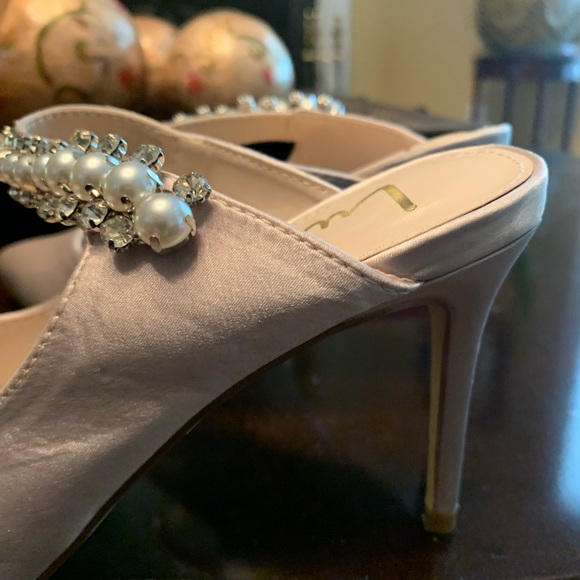 SALE📣   Lulus Classy Beige Slip-on Formal Heels/Pearl Rhinestone Strap. Size 7 - Picture 6 of 7